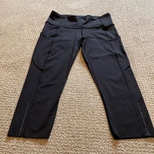 Fast and Free Reflective High-Rise Crop 19 Like New